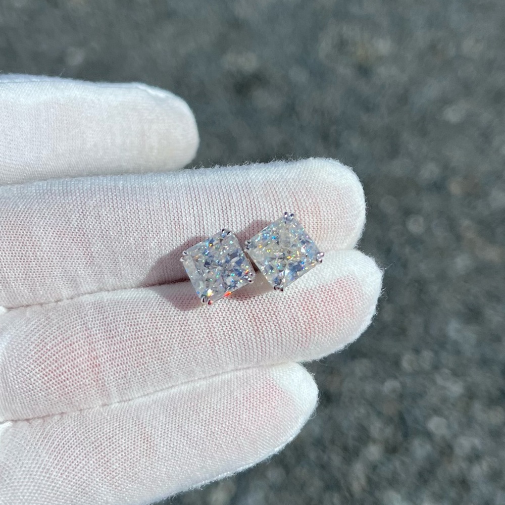 1/1 Custom VVS Diamond Moissanite Studs